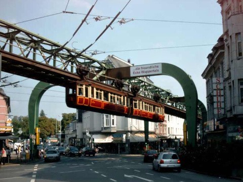 Historický vůz Schwebebahn tzv. Kaiserwagen